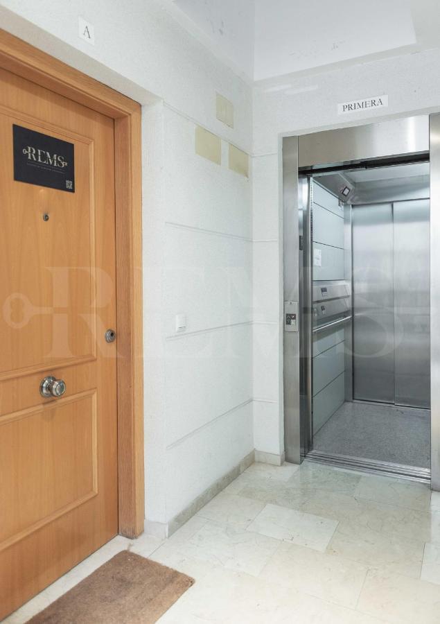 מאלגה Lovely Duplex With Private Parking Near City Center By Rems מראה חיצוני תמונה